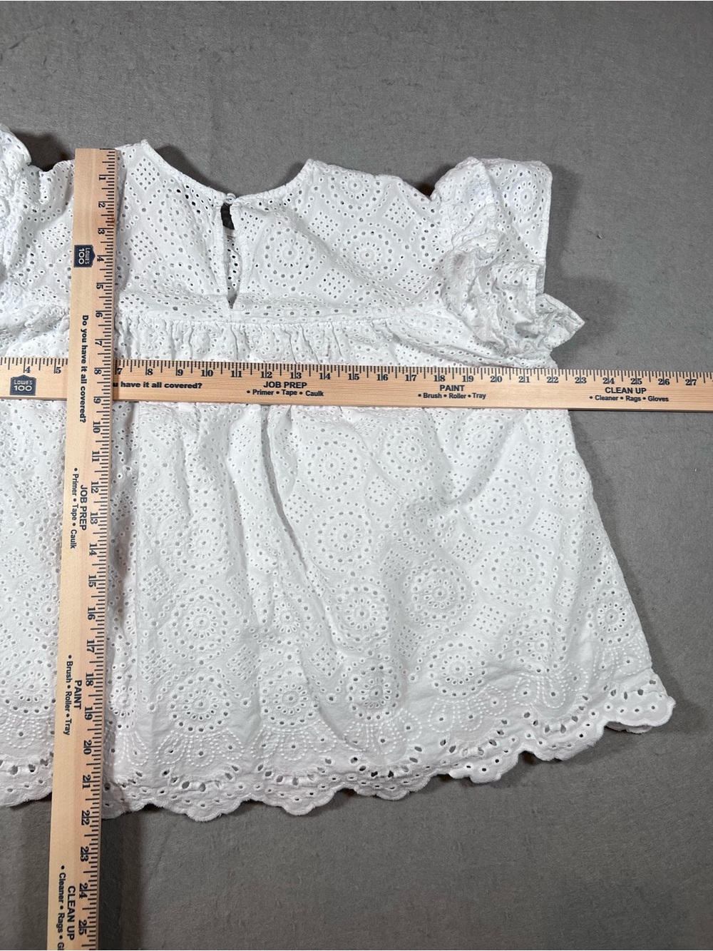 Crown & Ivy Women’s Eyelet Lace Top White M Scalloped Hem - Picture 9 of 9